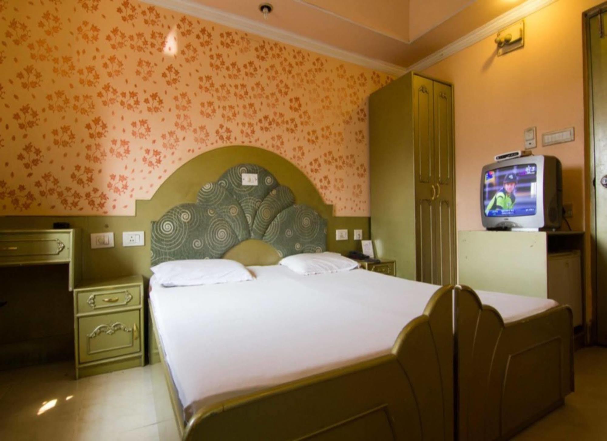 כלכותה Hotel Presidency Inn מראה חיצוני תמונה