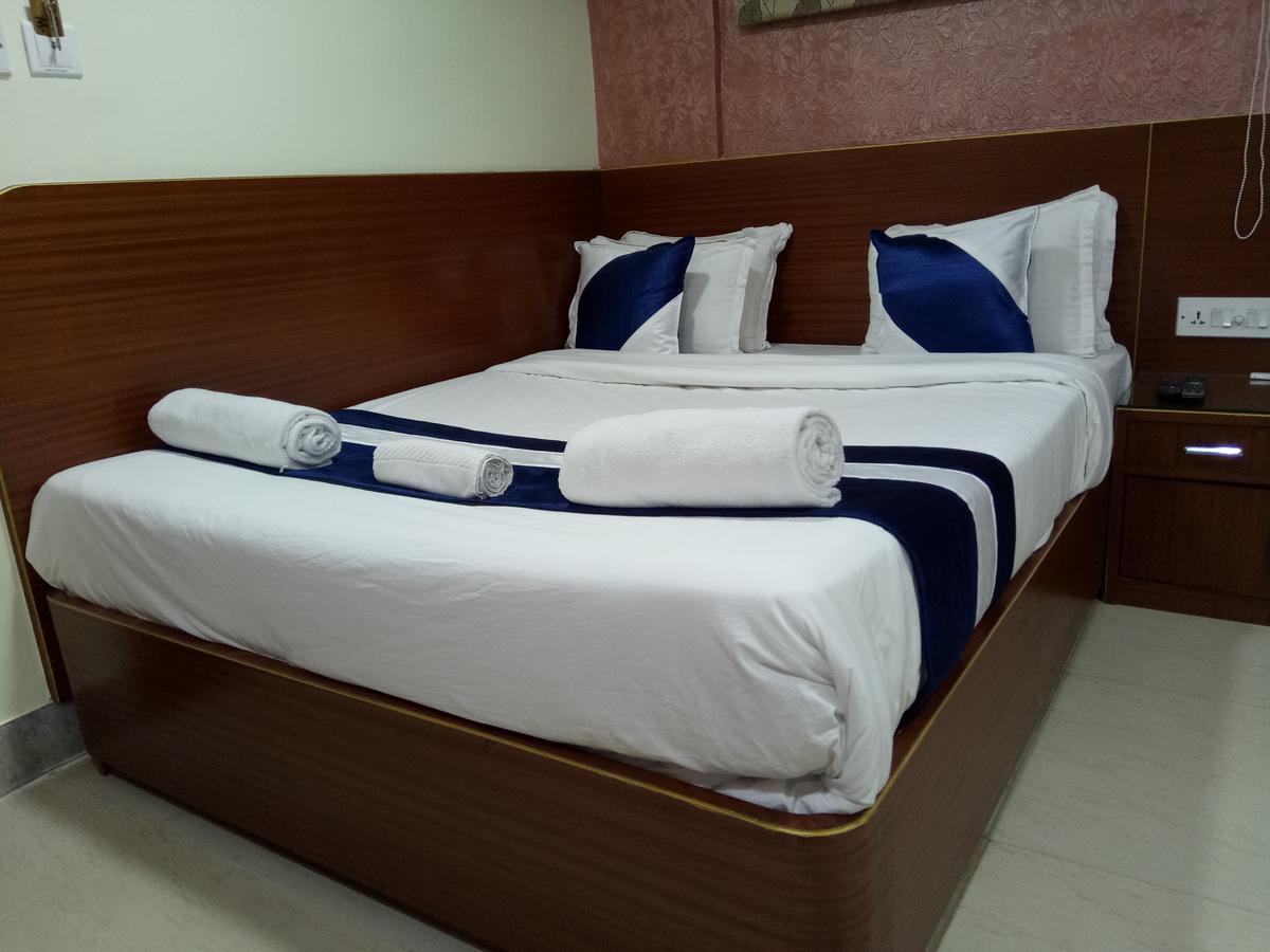 כלכותה Hotel Presidency Inn מראה חיצוני תמונה
