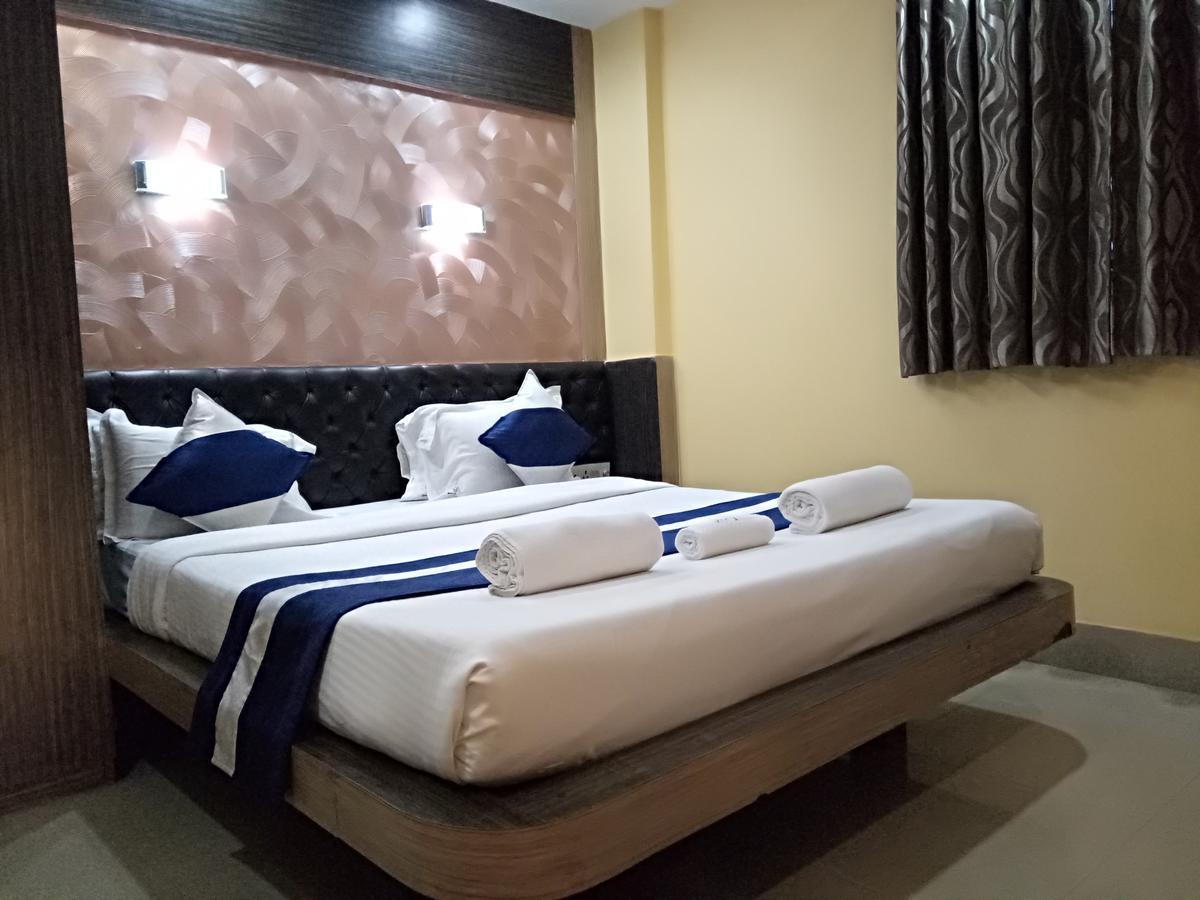 כלכותה Hotel Presidency Inn מראה חיצוני תמונה