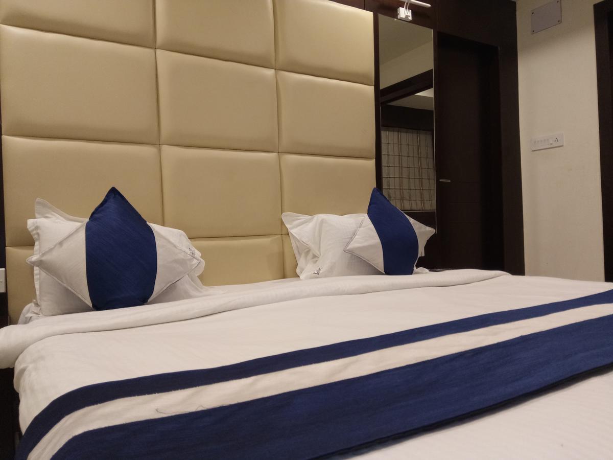 כלכותה Hotel Presidency Inn מראה חיצוני תמונה