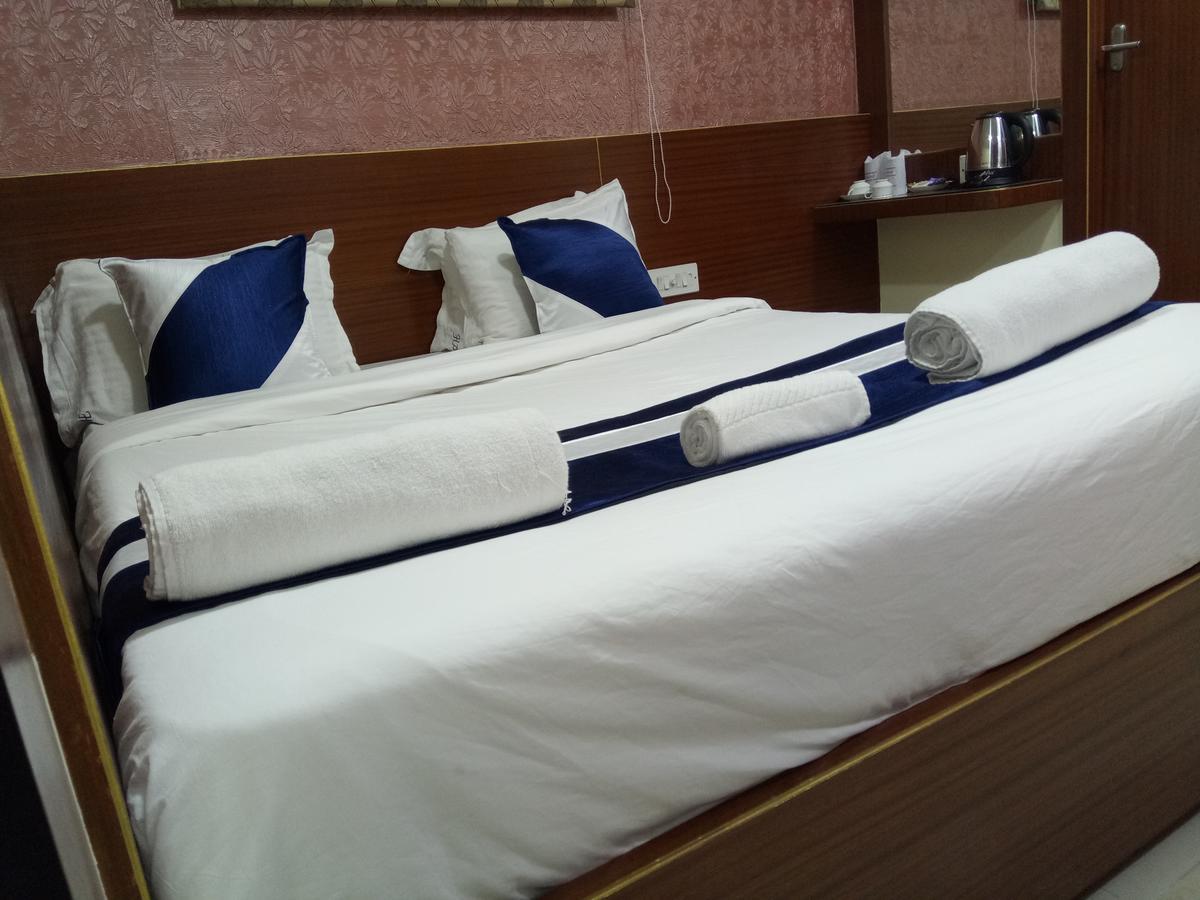 כלכותה Hotel Presidency Inn מראה חיצוני תמונה
