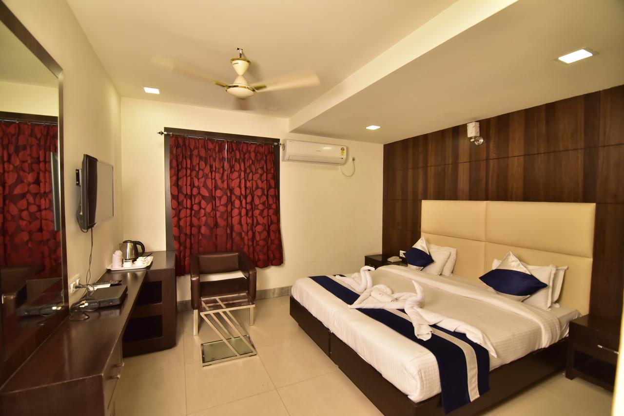 כלכותה Hotel Presidency Inn מראה חיצוני תמונה