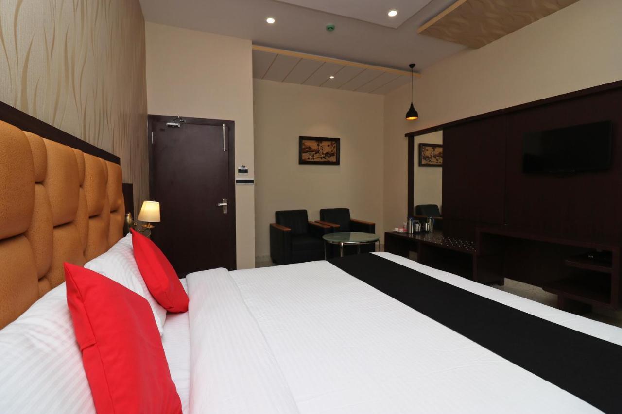 כלכותה Hotel Presidency Inn מראה חיצוני תמונה