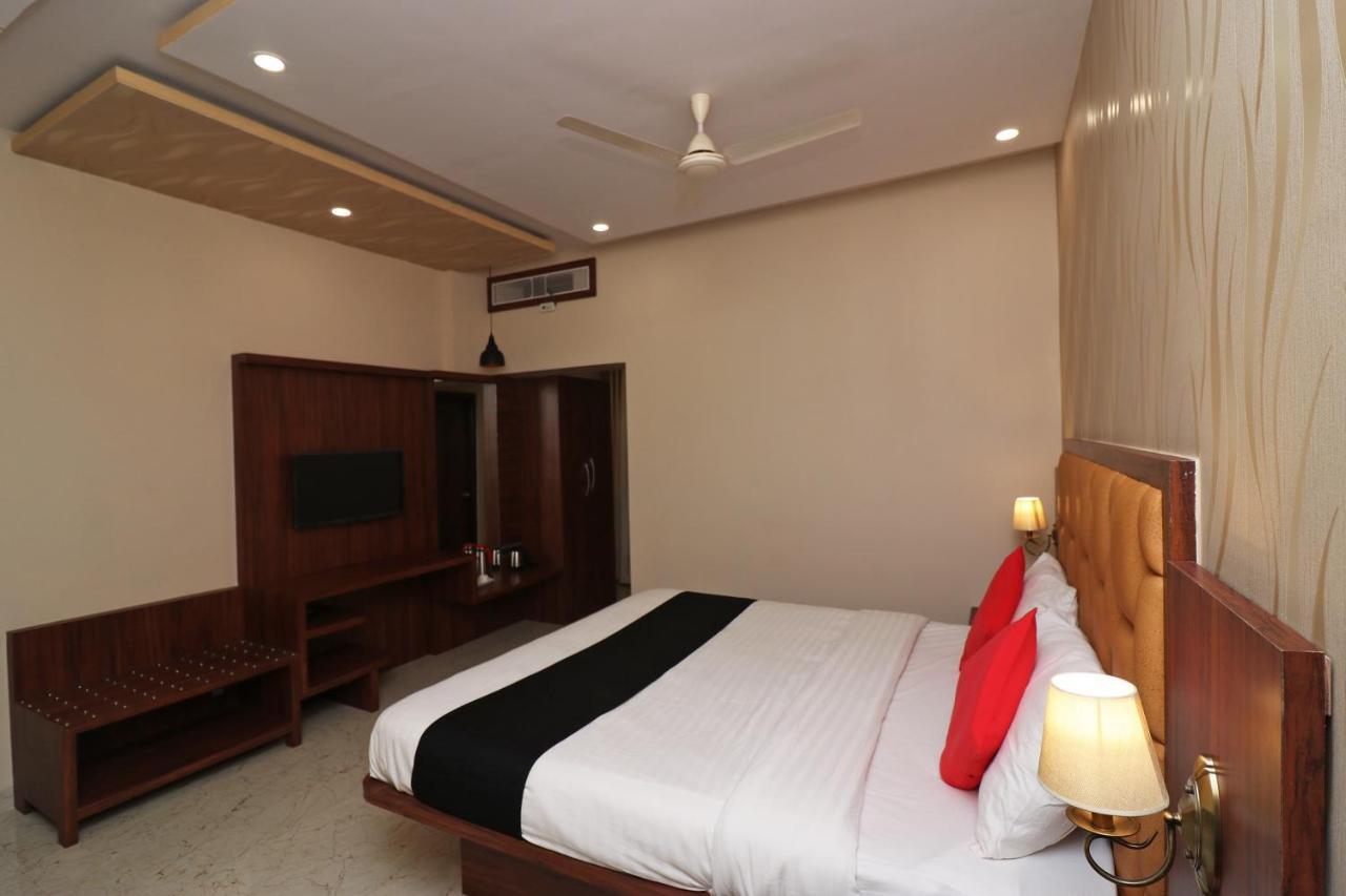 כלכותה Hotel Presidency Inn מראה חיצוני תמונה